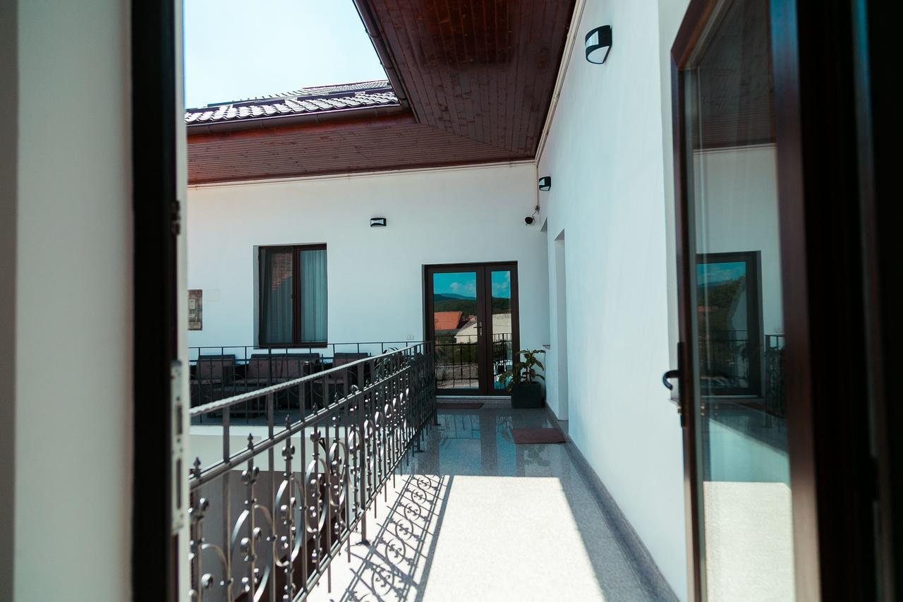 Hotel Elegant House Făgăraş Exterior foto