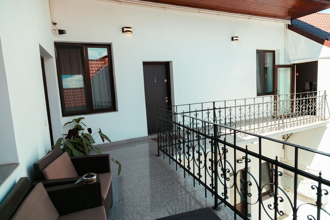 Hotel Elegant House Făgăraş Exterior foto